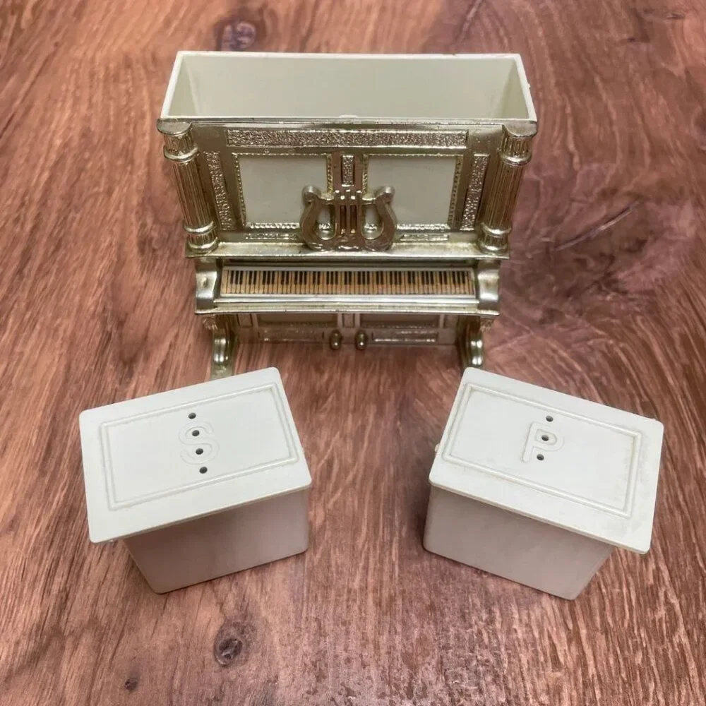 Vintage 1950s Plastic Upright Piano Salt & Pepper Shaker Set – Davis Products